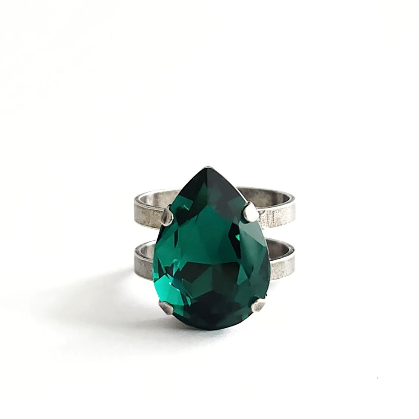 Cosmic Ring in Emerald