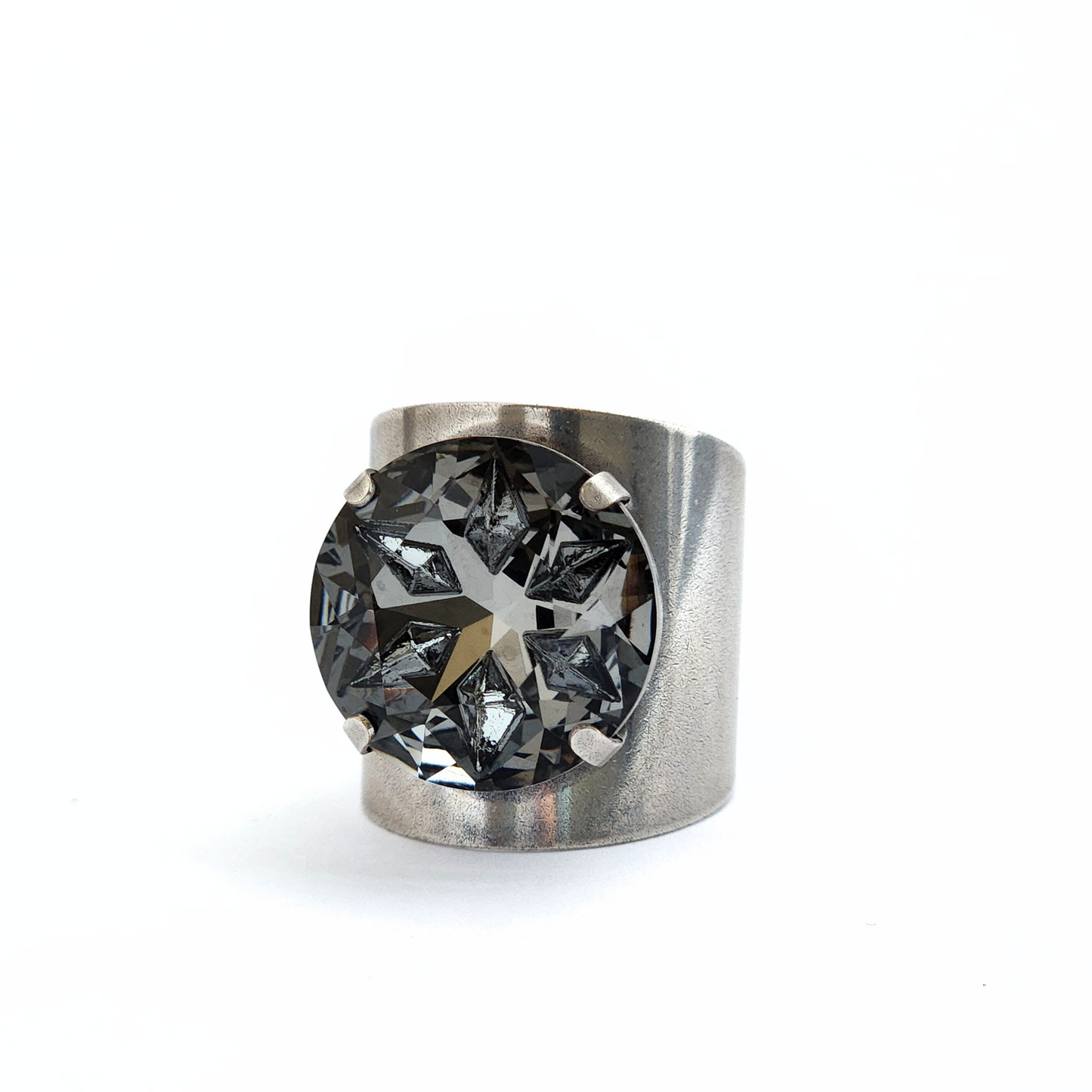 Luna Ring in Black Diamond Mirage