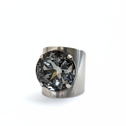 Luna Ring in Black Diamond Mirage
