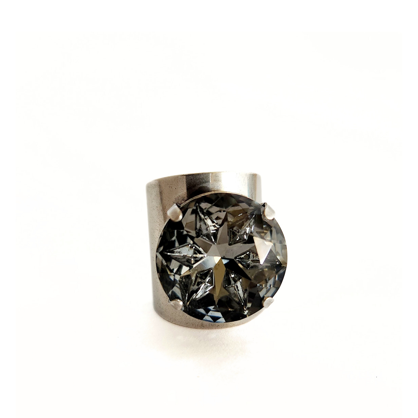 Luna Ring in Black Diamond Mirage
