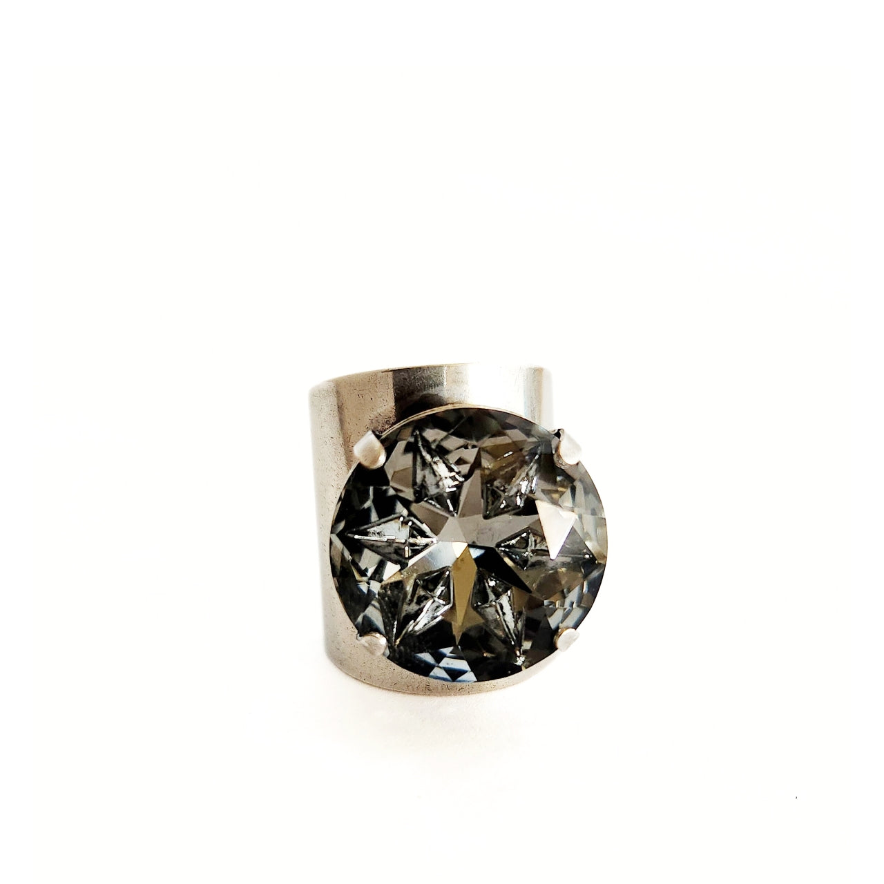 Luna Ring in Black Diamond Mirage