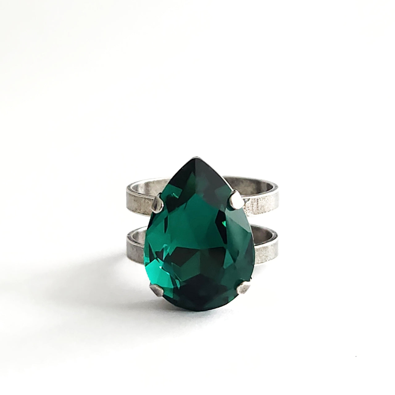 Cosmic Ring in Emerald