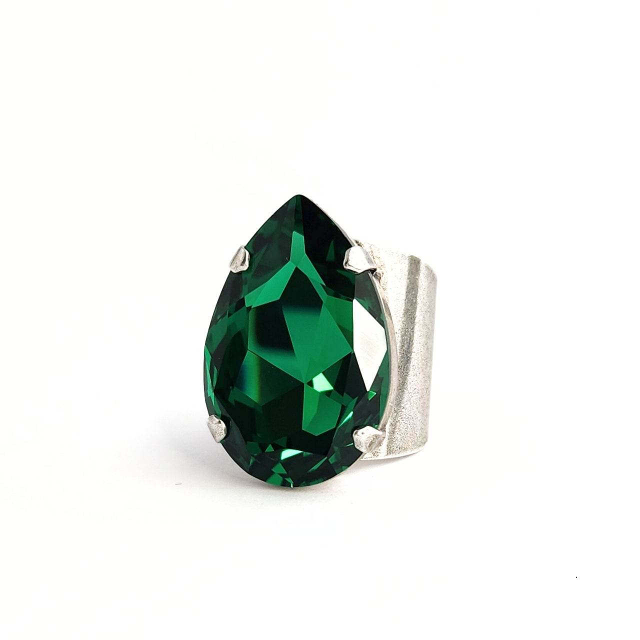 Atlas Ring in Majestic Emerald