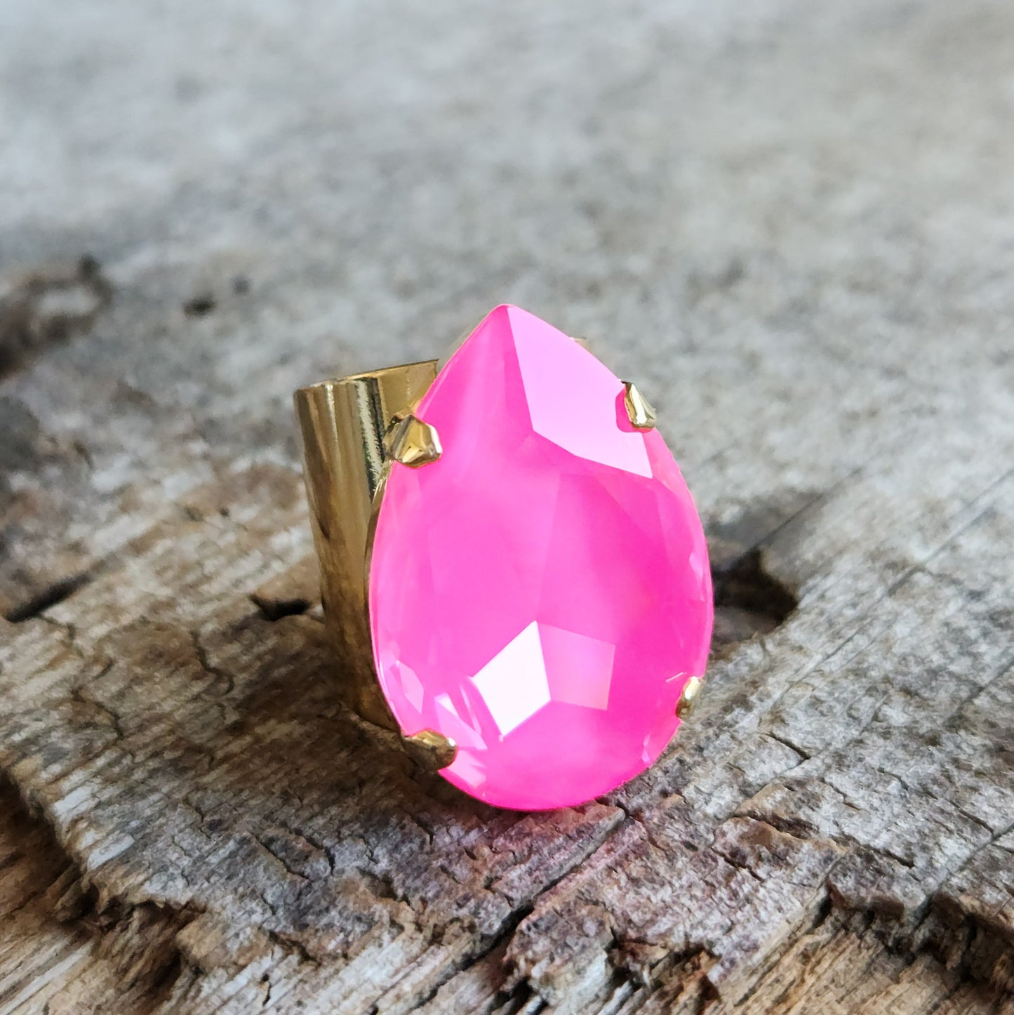 Atlas Ring in Electric Pink