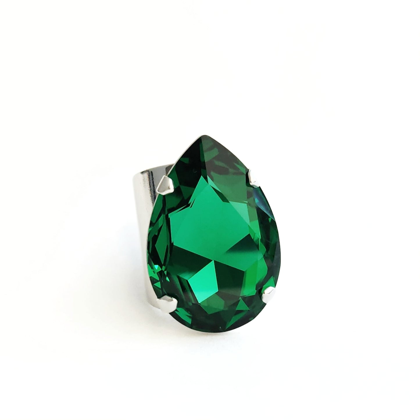 Atlas Ring in Majestic Emerald