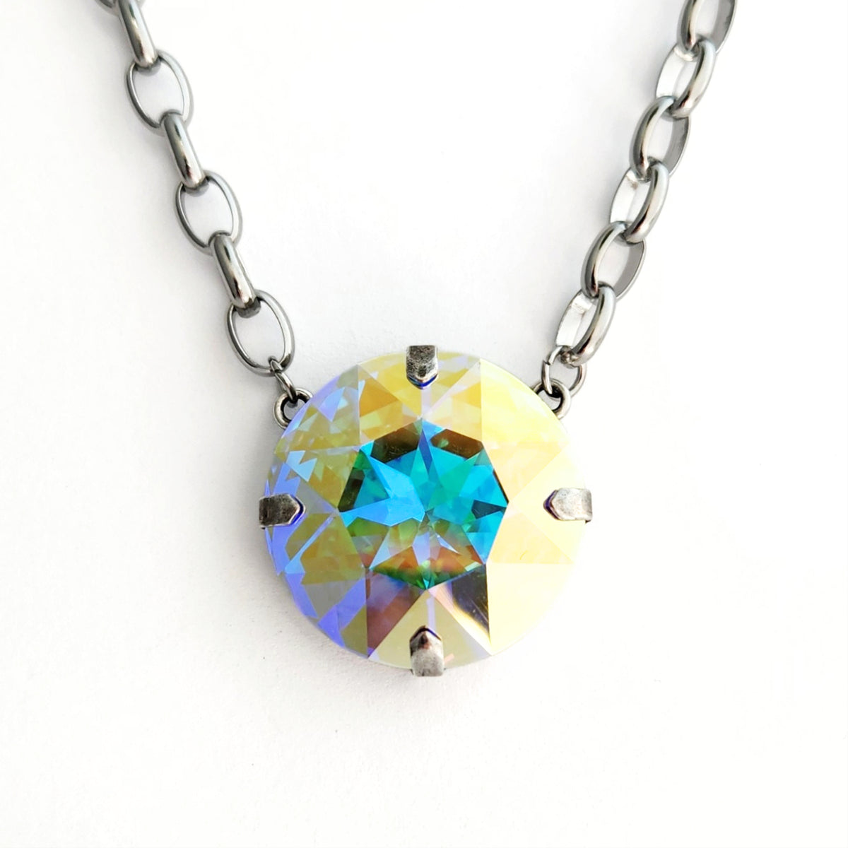 Aura Necklace in Ultra Hot Pink