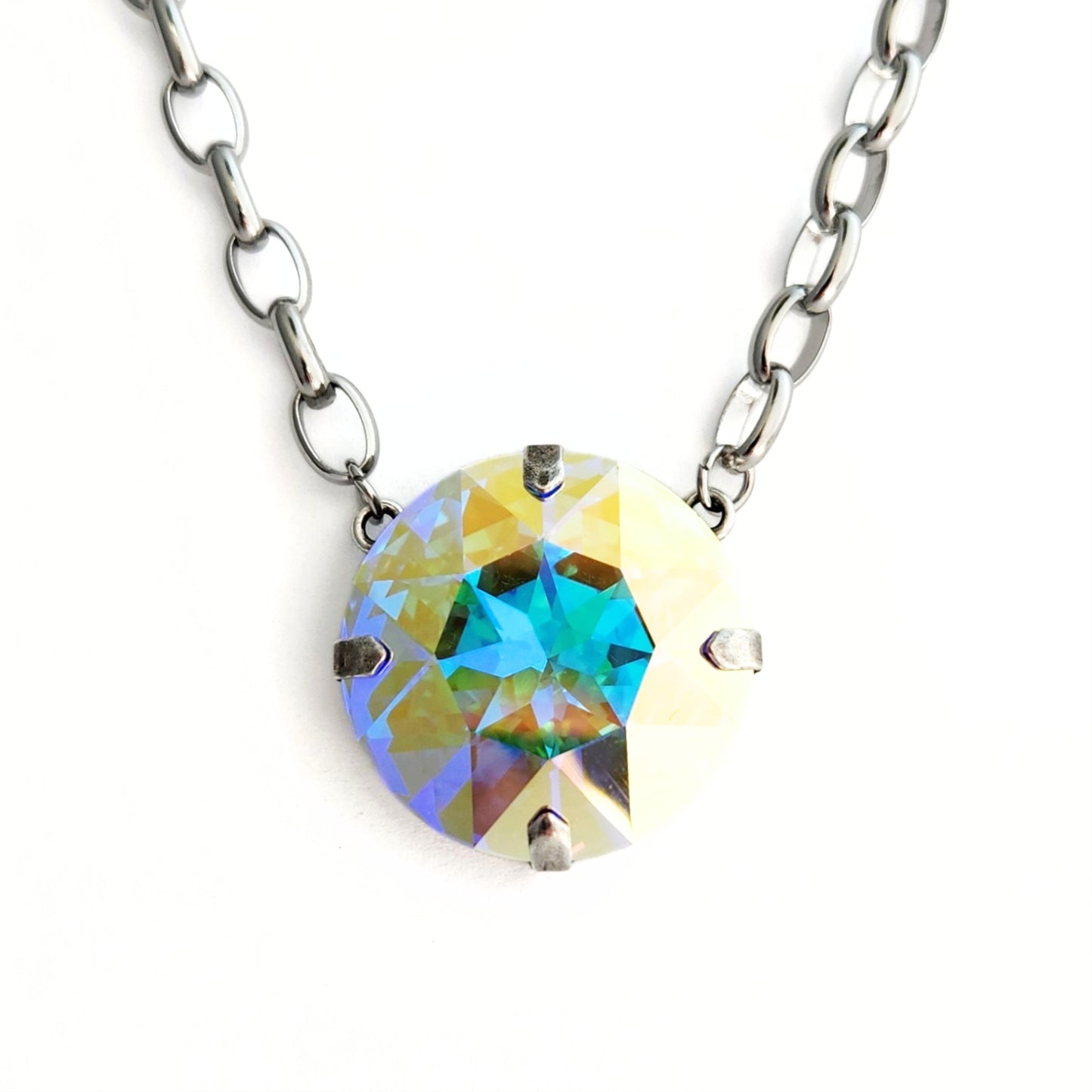 Aura Necklace in Ultra Hot Pink