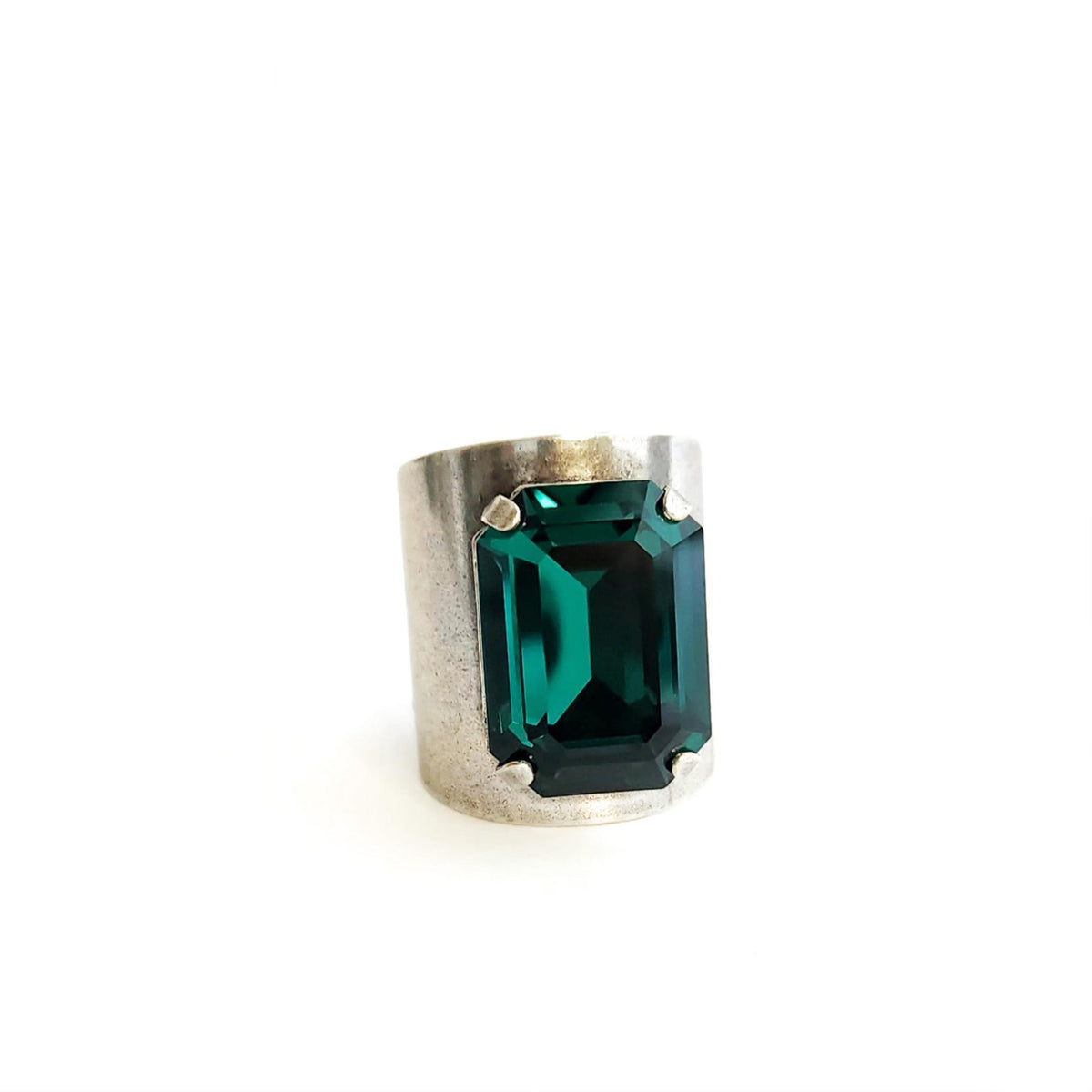 Venus Ring in Emerald